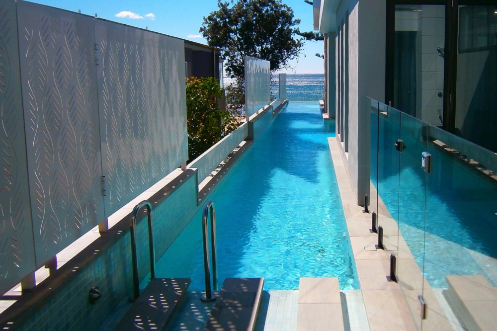 Avoca glass blade pool