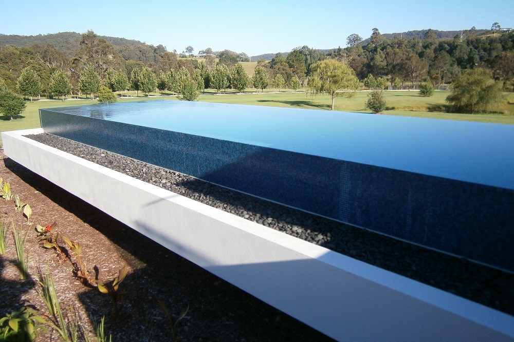 Infinity pool by Mateeba Pools